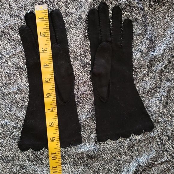 VNTG Black Soft Nylon Gloves - Picture 5 of 6